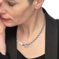 Collana perle fiume masticate con catena a sfere