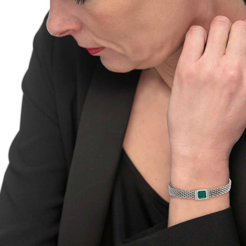 Bracciale con pietra centrale catena mesh