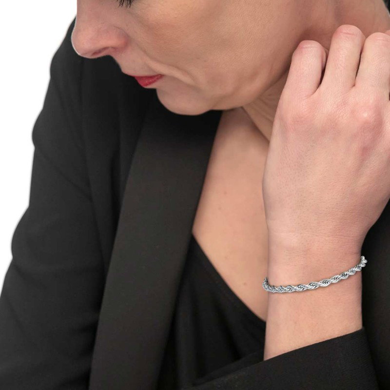 S.STEEL BRACELET WITH ROPE CHAIN 5 MM S.steel bracelet with rope chain 5 mm thickness. On both ends, element with texture by etc