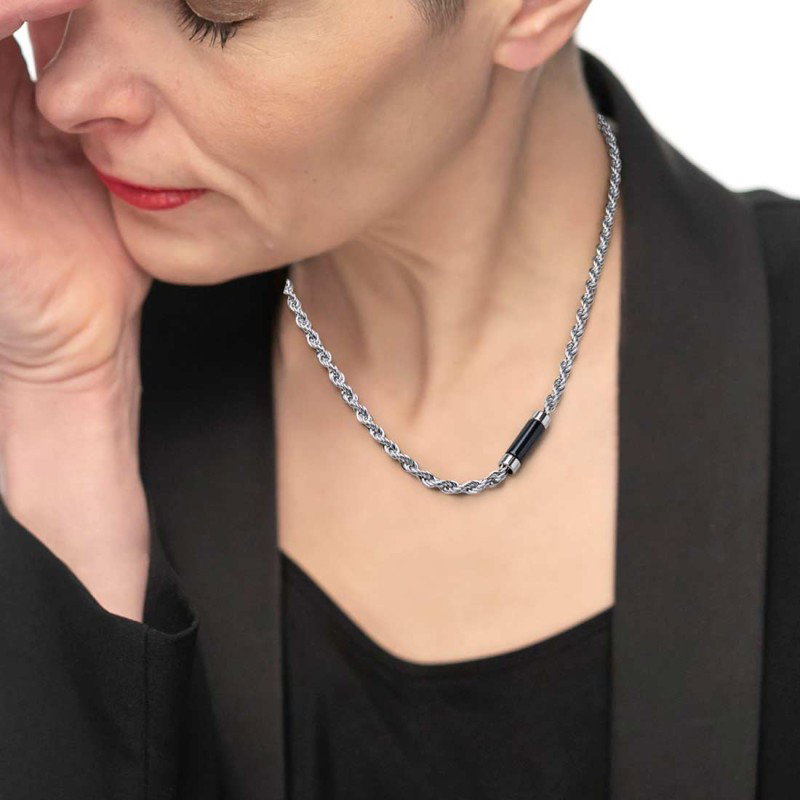 Collana rosa dei venti e collana con elemento in pietra