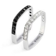 Anello squadrato con zirconi