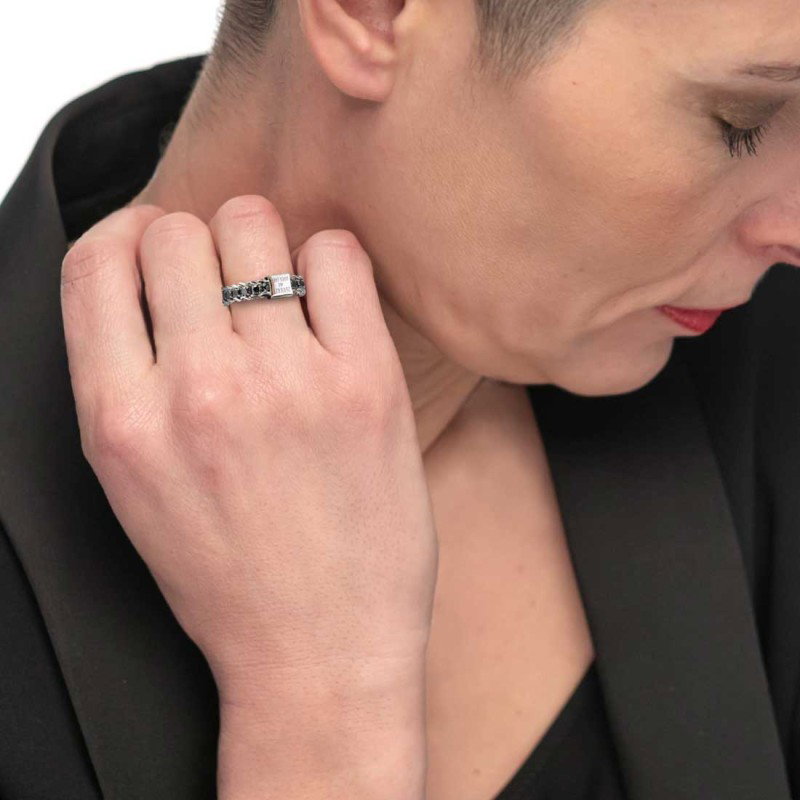 Anello catena grumetta con tennis centrale