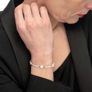 S.S. BR PEARL CHAIN WITH MOP ROSES SHAPE S.steel bracelet with white round pearls 4/4,30 mm diameter, alternated  with mother of