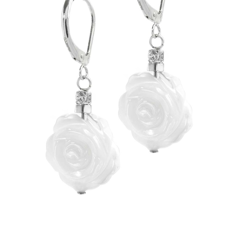 Orecchini pendenti con rosa in madreperla