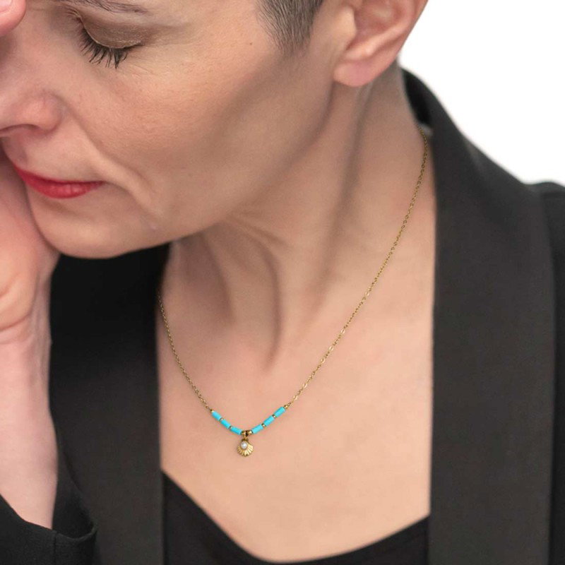 Collana conchiglia pendente con perla e perline a tubo turchesi