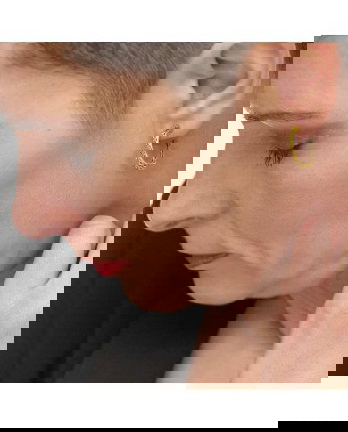 Orecchino a cerchio con catena a corda