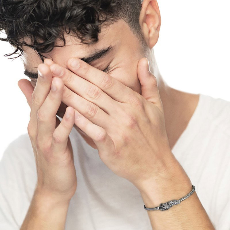 S.STEEL BR WITH FEATHER S.steel bracelet with round snake chain 2,30 mm diameter and sonaglio chain 3 mm width. On the center s.