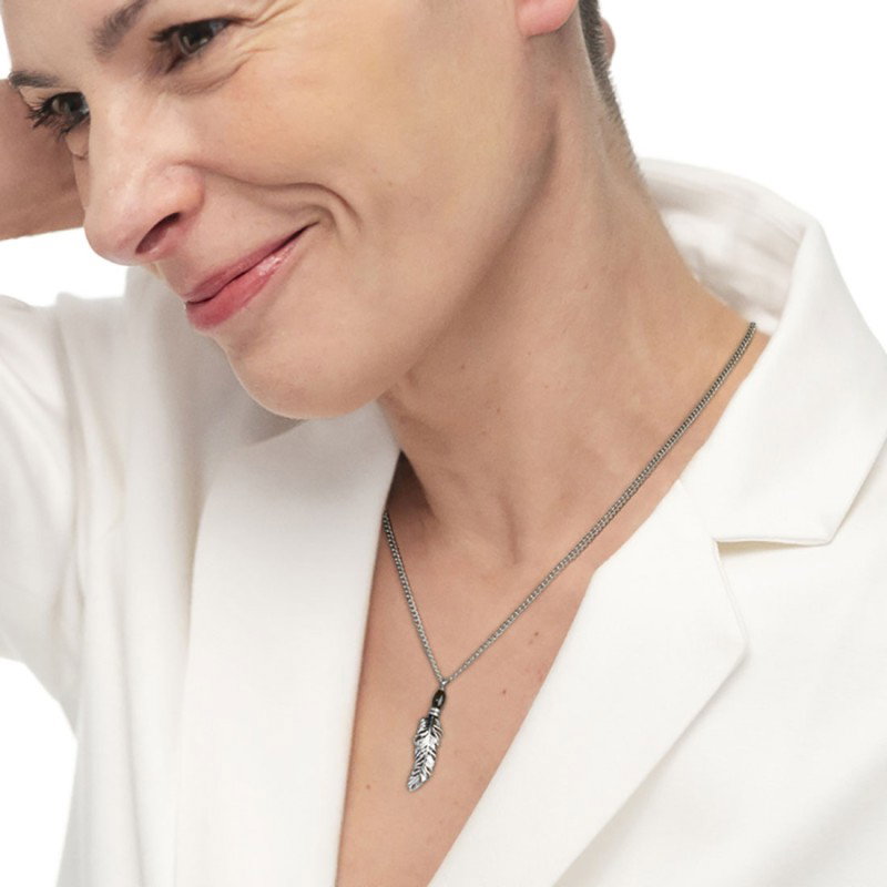 S.STEEL NECKLACE GRUMETTA CHAIN WITH FEATHER PENDANT S.steel necklace with grumetta chain 2,20 mm width and 1 mm thickness. S.st