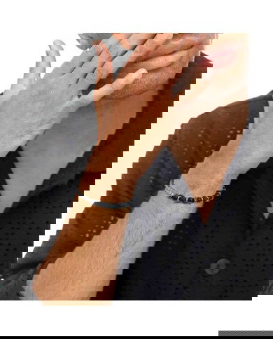 Bracciale catena a spina di pesce con sfere in onice nera e pietra lavica