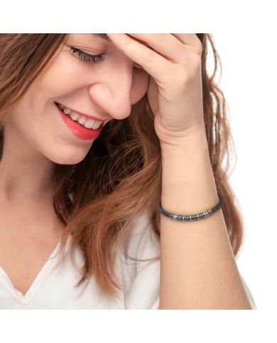 Bracciale con dischetti di pietra lavica e anellini in acciaio centrali