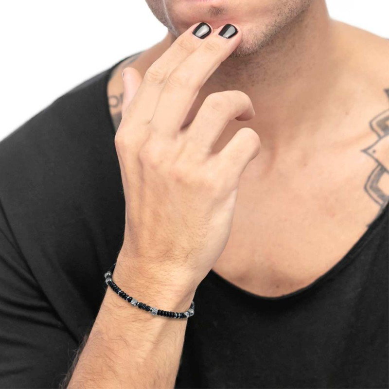 Bracciale con dischetti di onice nera e pietra lavica e anellini in acciaio