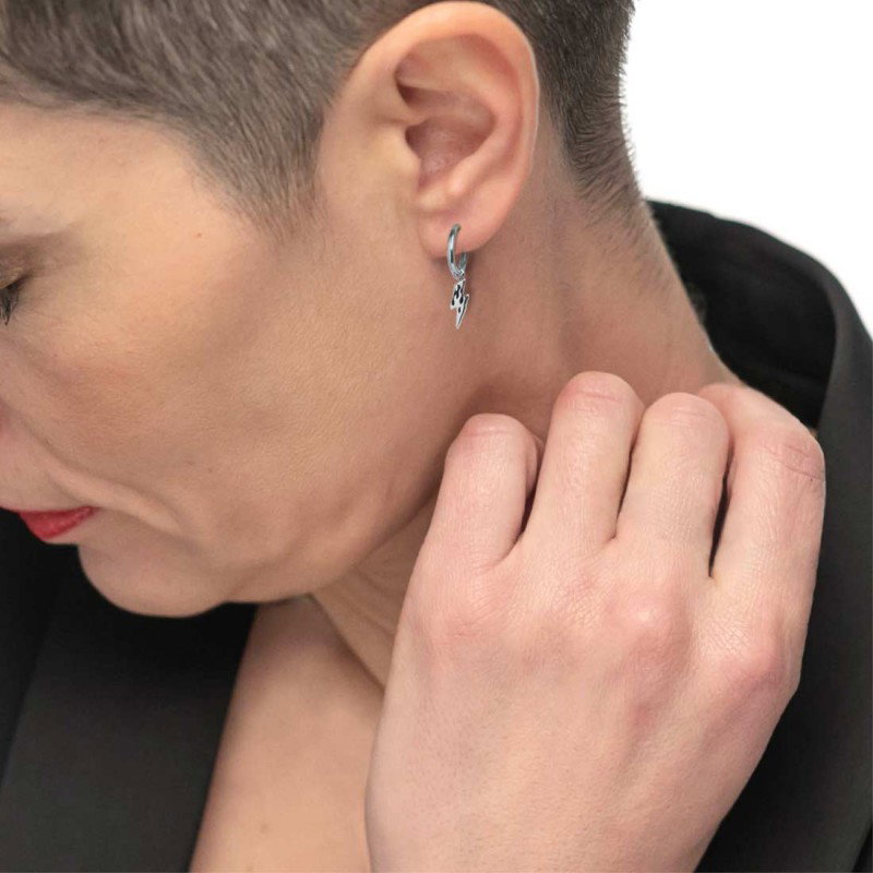 S.S SINGLE ROUND EAR WITH THUNDER PENDANT S.steel single round earring 16,20 mm diameter 2 mm thickness, Marlù lasered logo on