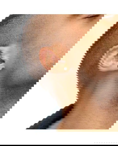 Orecchino a lobo con zircone nero quadrato 0,34mm