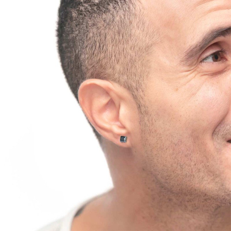 S.S. SINGLE EARRING SQUARED WITH CZ STONE 7X7MM S.steel single earring with squared element with on the edge dots texture by cas