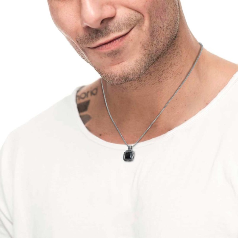 S.STEEL NECKLACE SQUARED ONYX PENDANT S.steel necklace with box rounded chain 1,40 mm width. Squared plate with cabochon mat bla