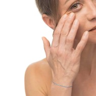 S.STEEL BR WITH WHITE CZ STONE AND BAGUETTE S.steel bracelet with cutting cross chain, 1,20 mm width, 0,26 mm thickness. On the