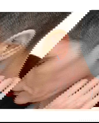 Orecchino a lobo con zirconi