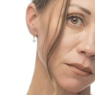 OR ACC MONO CERCHIO RITORTO D1,4CM CON PERLA IRR. PEND