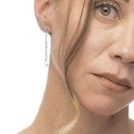 Orecchino pendente con catena e perla irregolare