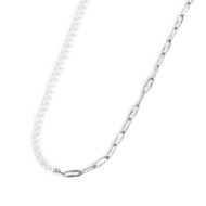 Collana catena figaro e catena con perle bianche irregolari