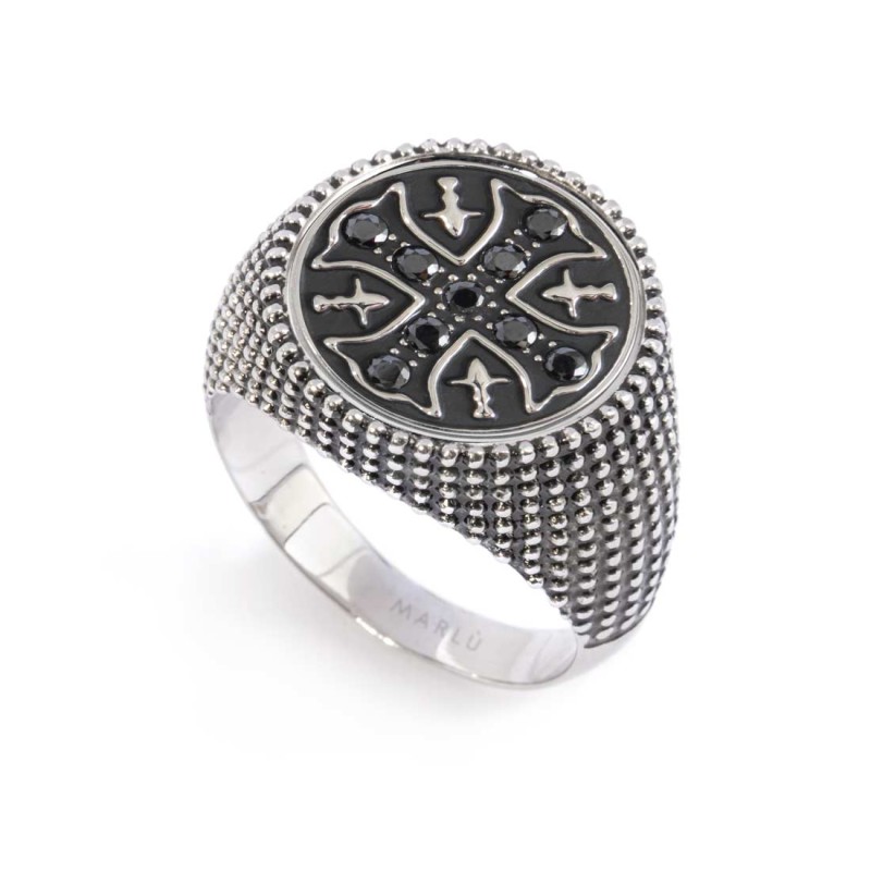 S.STEEL ROUND GOTHIC CROSS PLATE Polished s.steel round plate 16,20 mm diameter, 3,50 mm thickness. On the front side gothic cro