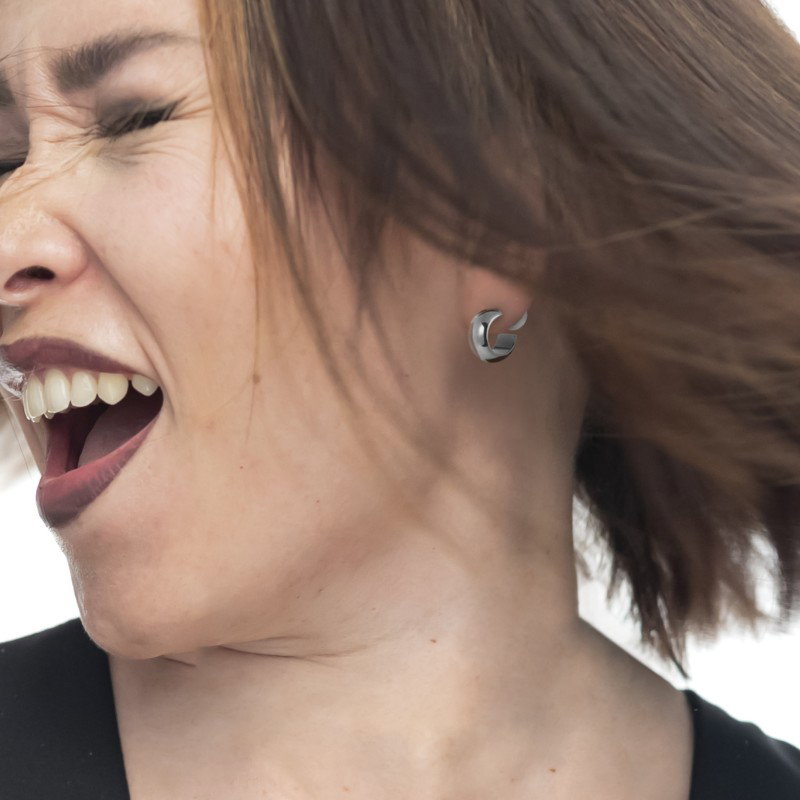 Orecchino a lobo a cerchietto 1,8cm con chiusura perla