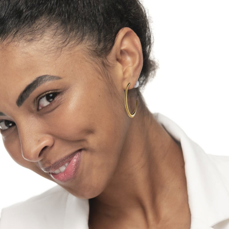 Orecchino a lobo ovale con chiusura perla