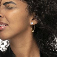 Orecchino a lobo ovale con chiusura perla