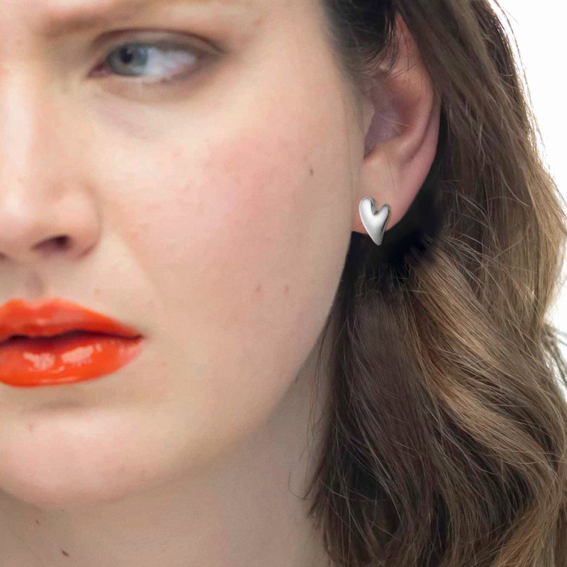 Orecchino a lobo cuore irregolare 1,1cm