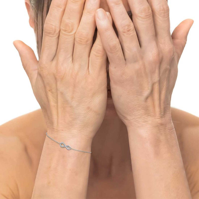 S.STEEL BR WITH INFINITY WITH CZ STONE S.steel bracelet with cutting cross chain, 1,20 mm width, 0,26 mm thickness. On the cente