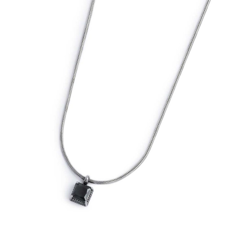 Collana con zircone nero e collana con perle