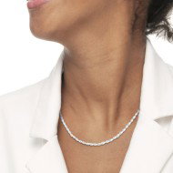 Collana con zircone nero e collana con perle