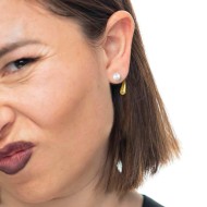 Orecchino a lobo goccia 2,2 cm con chiusura perla