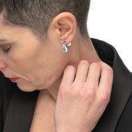 Orecchino a lobo goccia 2,6 cm con chiusura perla