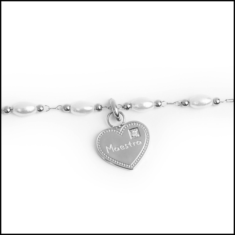 Bracciale perle e charm maestra