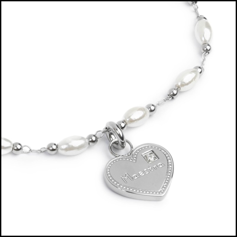 Bracciale perle e charm maestra