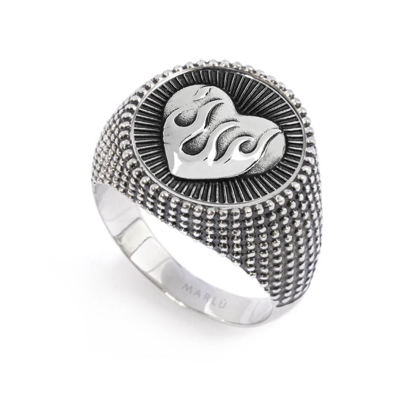 S.STEEL ROUND PLATE WITH HEART WITH FLAMES Polished s.steel round plate by casting 16,10 mm diameter, 1 mm thickness. On the fro