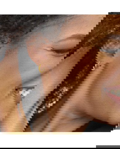 Orecchino a cerchio 1,5 cm trama con sfere