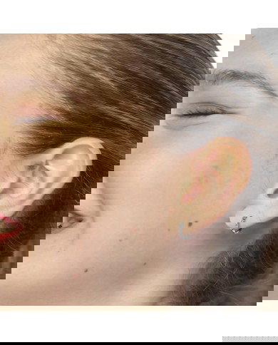 Orecchino a cerchio ritorto 1,5 cm trama diamantata