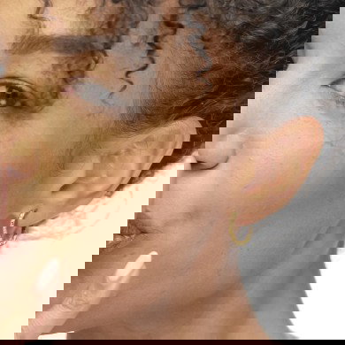 Orecchino a cerchio ritorto 2,1 cm trama diamantata