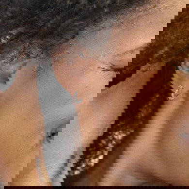 Orecchino a cerchio 1,3 cm trama con sfere