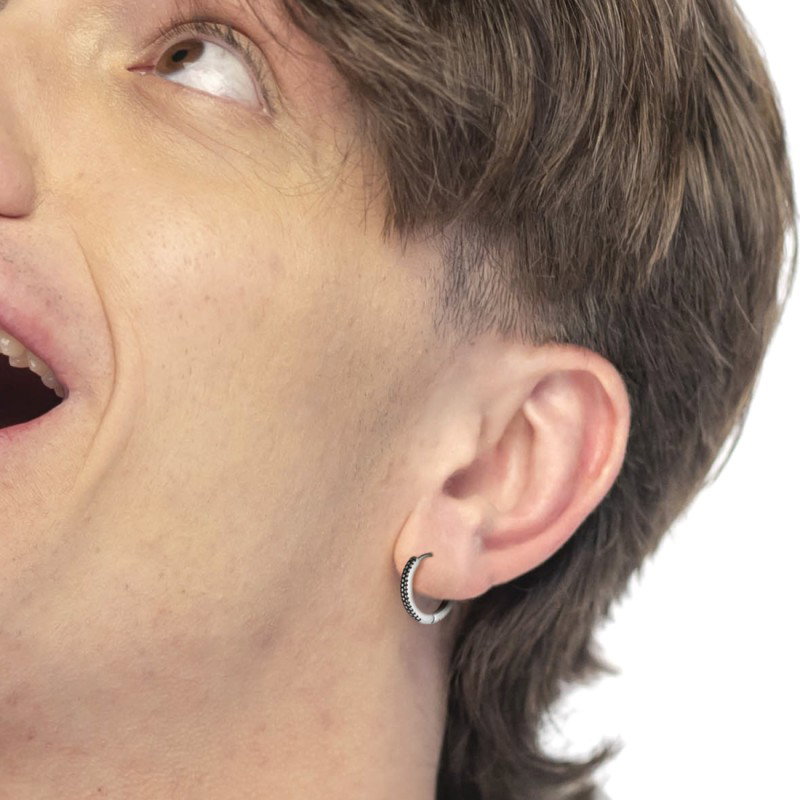 Orecchino a cerchio 1,5 cm trama puntinata in black oil opaco