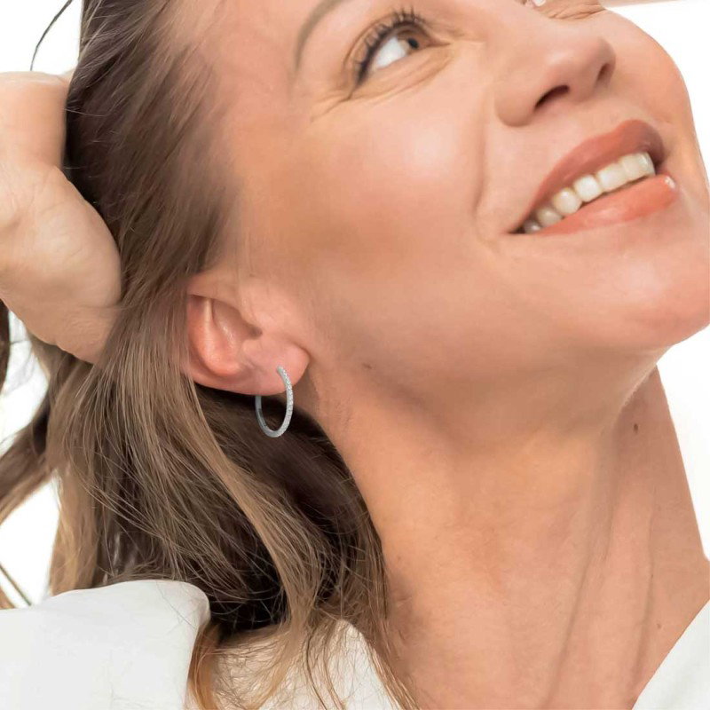 Orecchino a cerchio 2,9 cm con zirconi