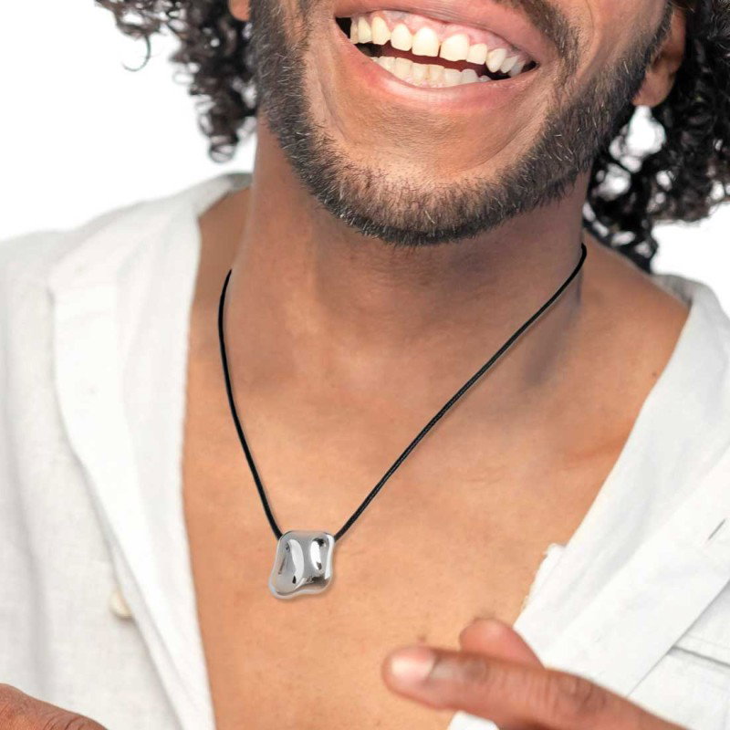 COLLANA CON CORDINO NERO CON PEND A QUAD. IRR. ACCIAIO