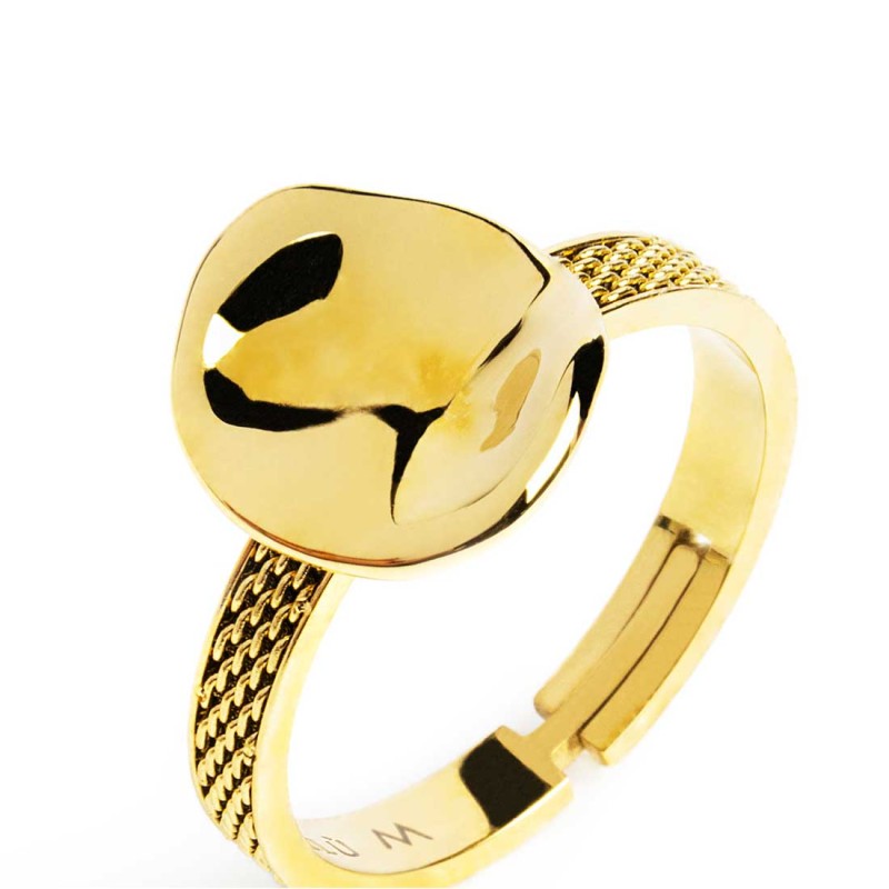 Anello con bottone martellato