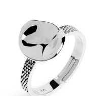 Anello con bottone martellato