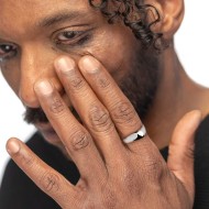 Anello a fascia ondulata