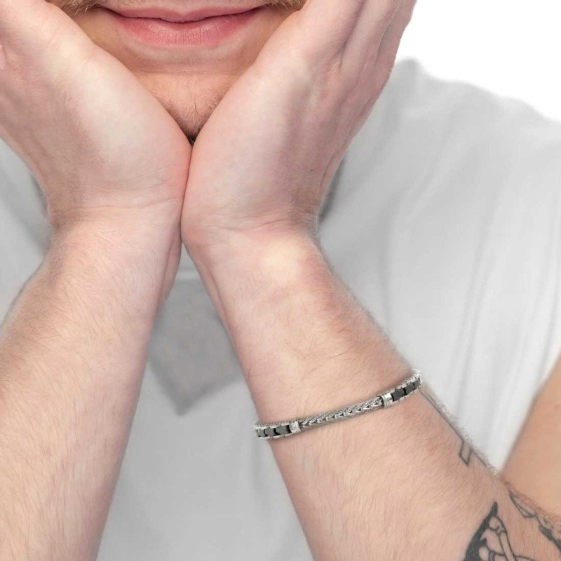 Bracciale elementi ceramica sfaccettata nera lucida e centrale con catena foxtail piatta