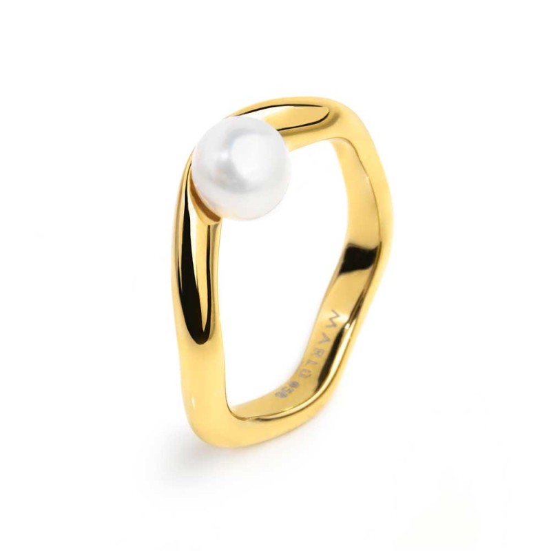 Anello a fascia a forma organica con perla