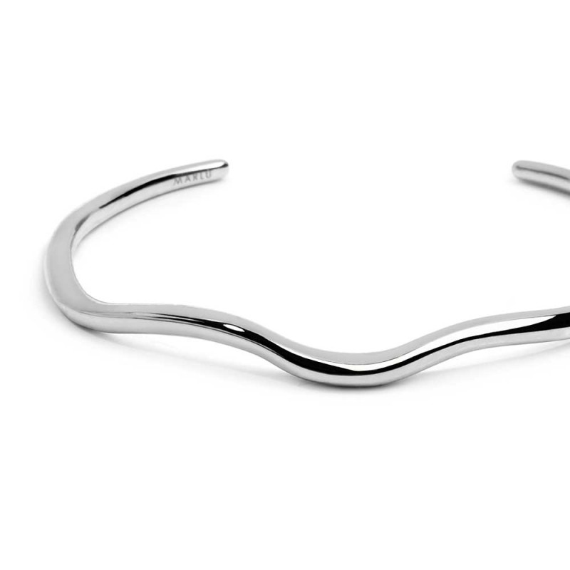Bracciale rigido a forma organica
